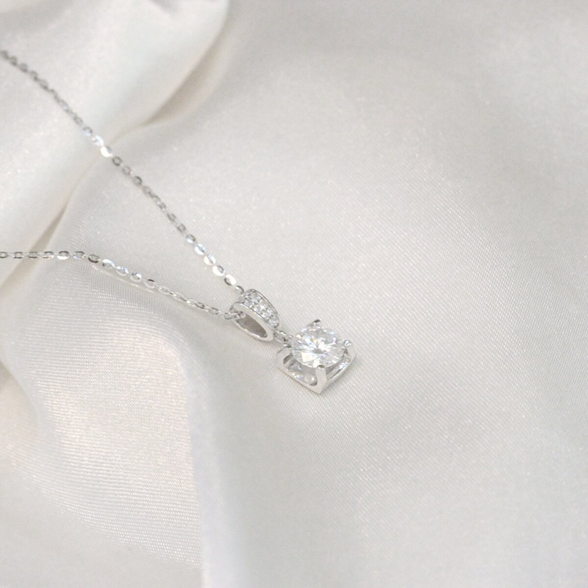 셀레스트 모이사나이트 목걸이 Celeste Necklace