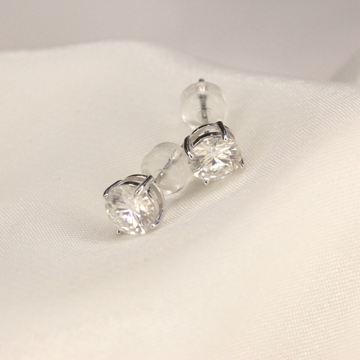 에센셜 포 모이사나이트 귀걸이 Essential 4 Earrings