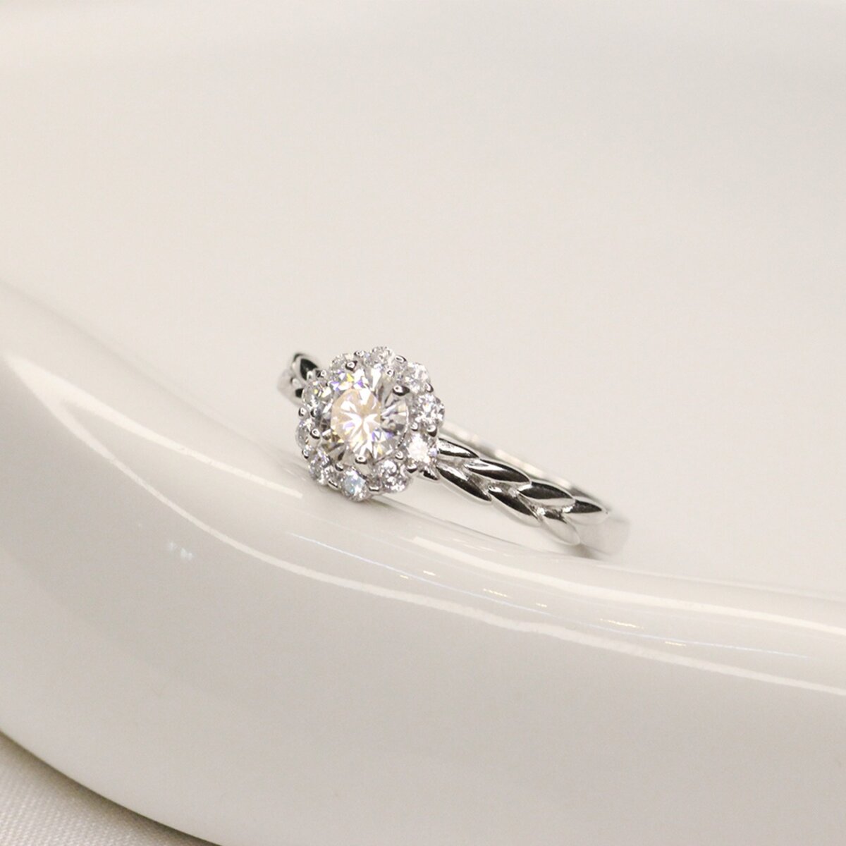 실비아 모이사나이트 반지 Sylvia Moissanite Ring